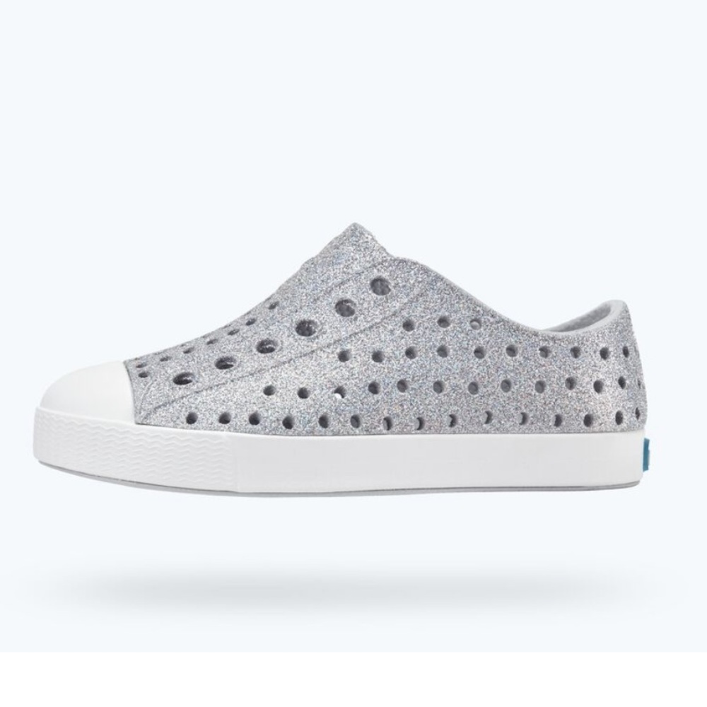 NATIVE SHOES • EUC Jefferson Bling in C7 in Disco Bling/Shell White